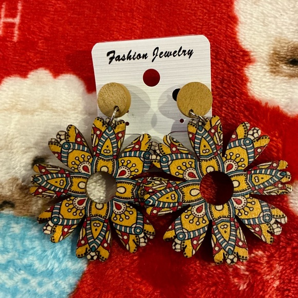 Earrings - Picture 5 of 5